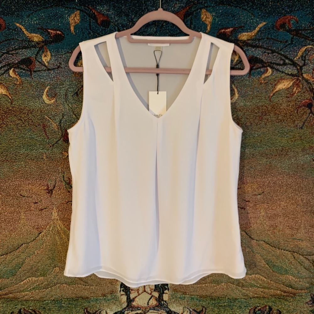 NWT Sleeveless white blouse with cutout